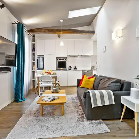 Eiffel Tower & Champ De Mars - 1br - Cityapartmentstay Paris